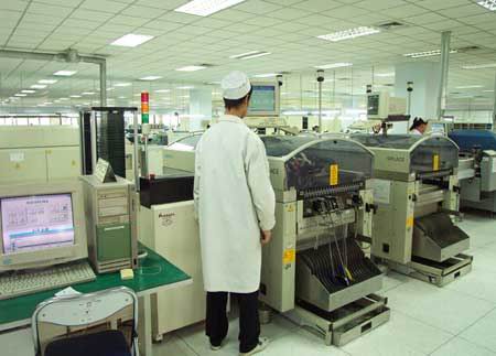 科技与精致的并轨 从SMT生产线到化妆品制造的匠心之旅